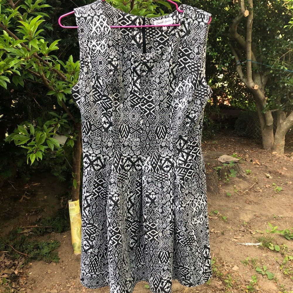 Black and white flowy mini dress